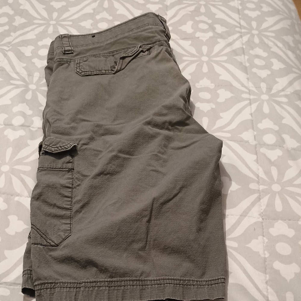 Men's Cargo Shorts in Gray